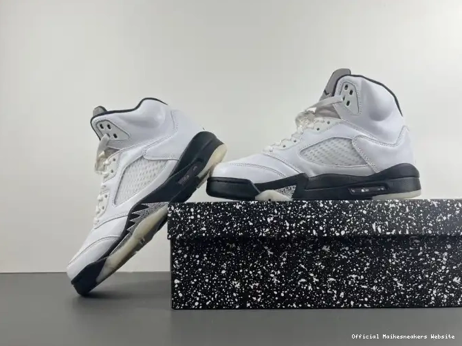 Official Maikesneakers AIR RETRO DD0587-110 BLACK' 'WHITE JORDAN 5 0607